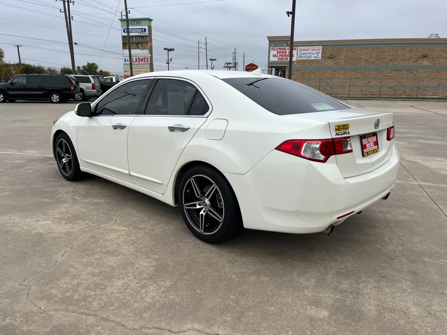 2009 white /TAN Acura TSX 5-Speed AT (JH4CU26639C) with an 2.4L L4 DOHC 16V engine, 5-Speed Automatic Overdrive transmission, located at 14700 Tomball Parkway 249, Houston, TX, 77086, (281) 444-2200, 29.928619, -95.504074 - Photo#4